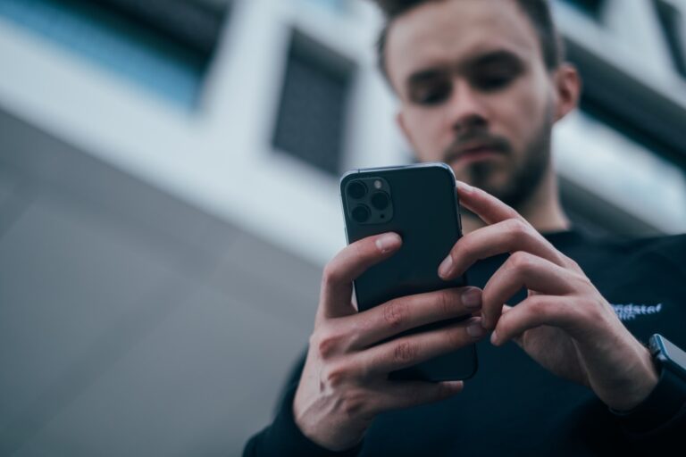 Stay Ahead: Latest Trends in Mobile Applications